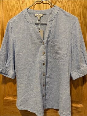Cable & Gauge Light Blue Short Sleeve Button Front Blouse